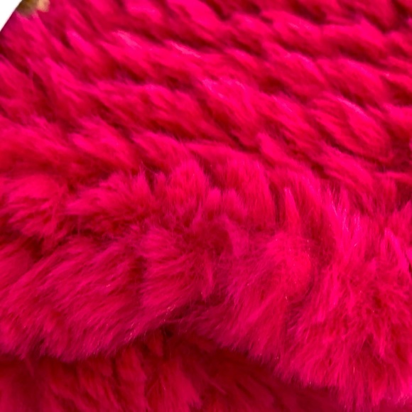 Faux fur fuchsia infinity scarf, NWT - Picture 6 of 7
